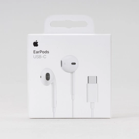 سماعات أبل إيربودز من نوع USB-C