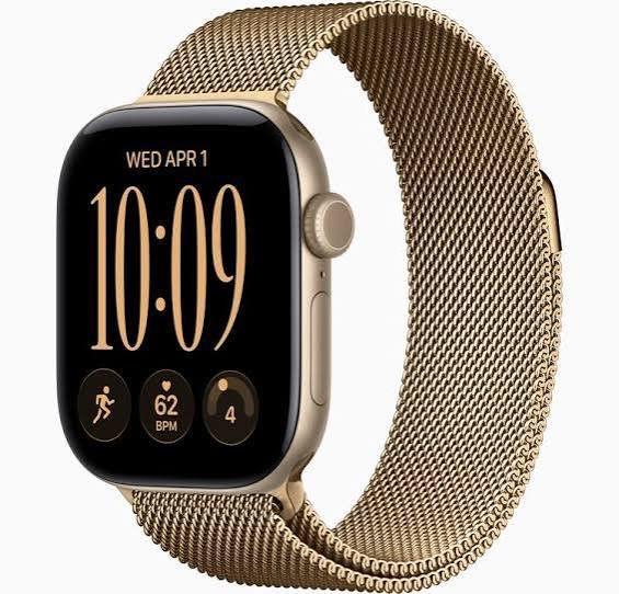 Apple Watch Series 12 GPS + Cellular 42mm هيكل تيتانيوم ذهبي لامع مع سوار ميلاني ذهبي لامع